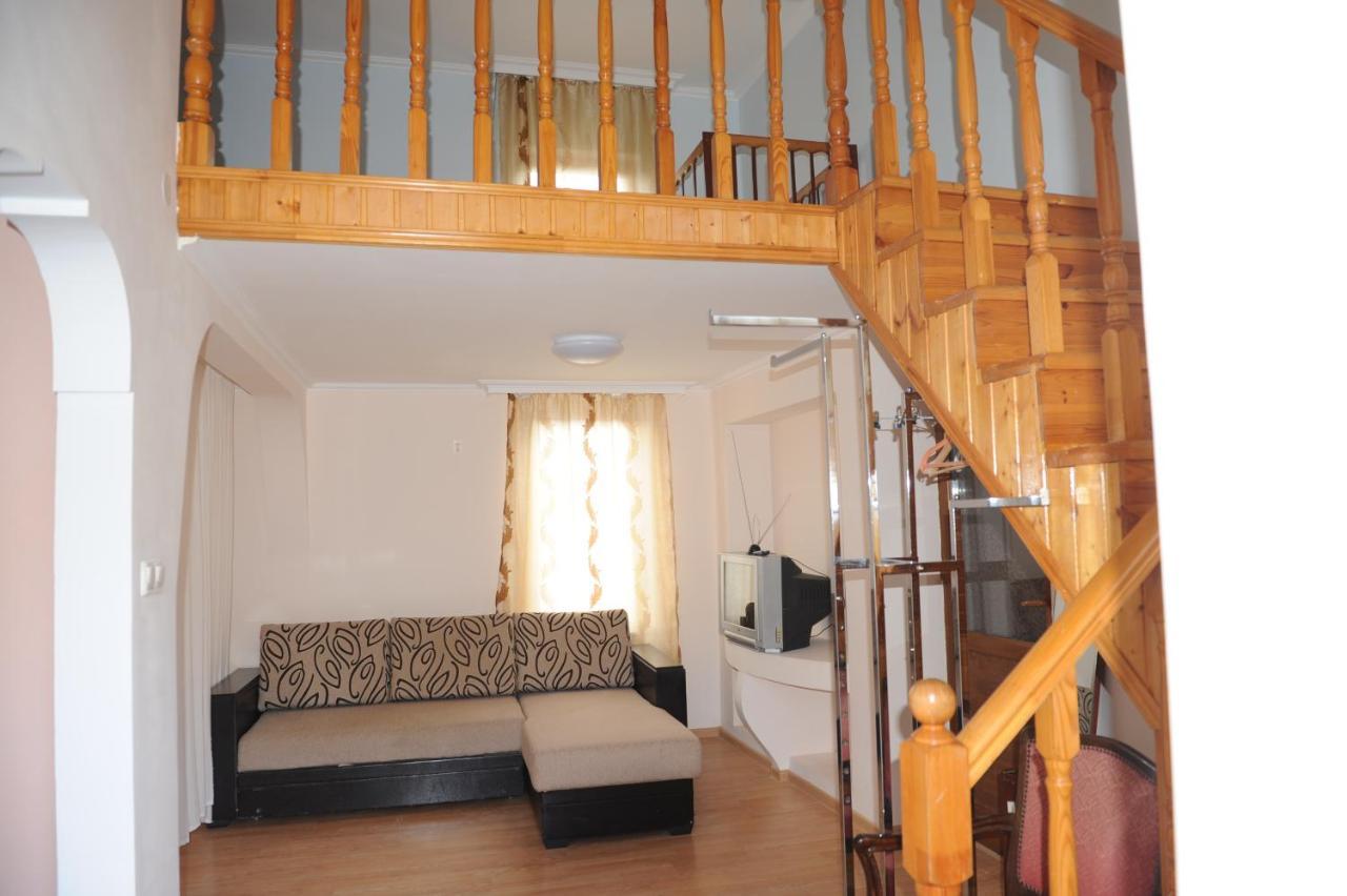 Apartment On Prospekt Mira 71 Сухуми Екстериор снимка
