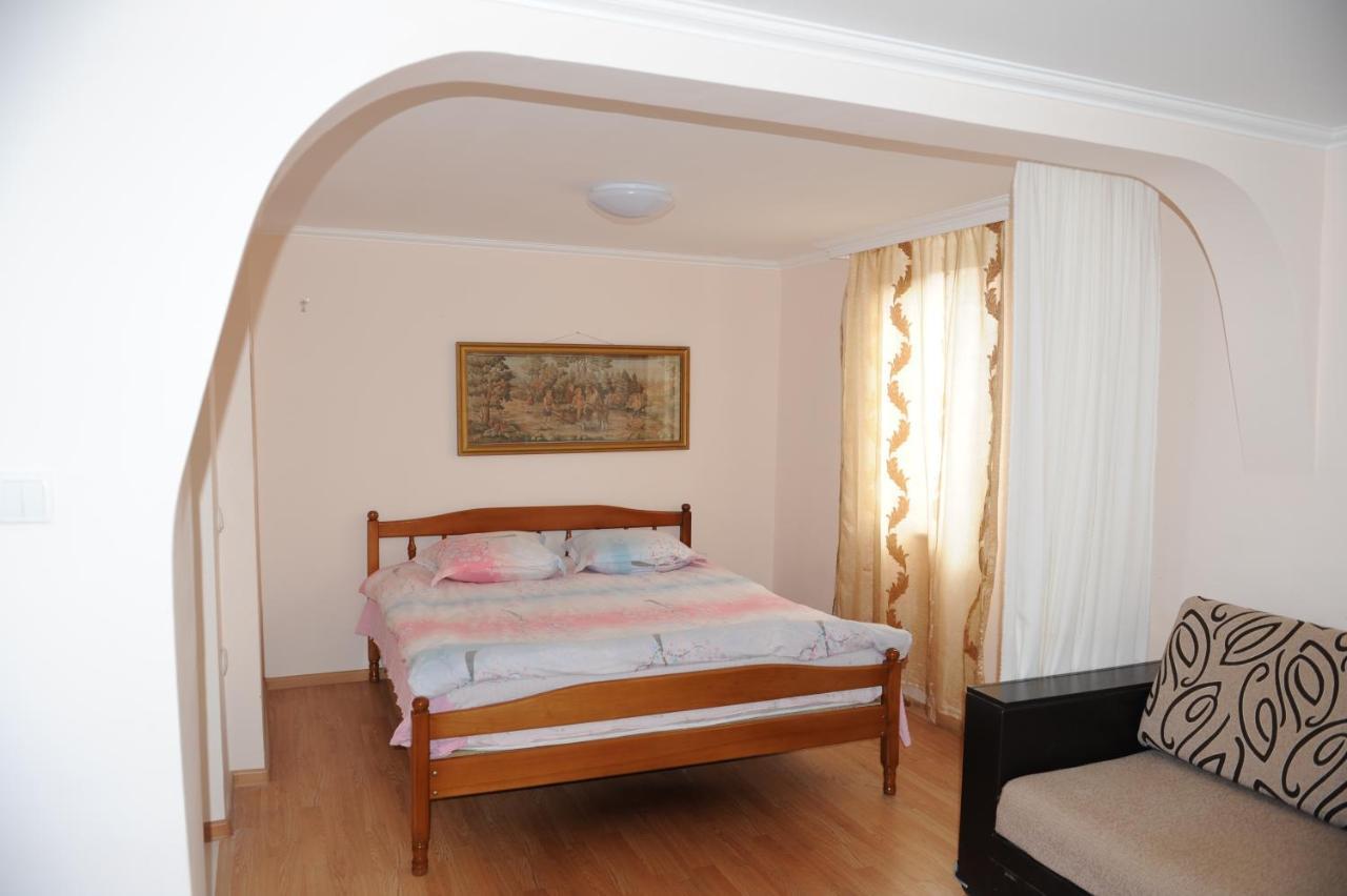 Apartment On Prospekt Mira 71 Сухуми Екстериор снимка