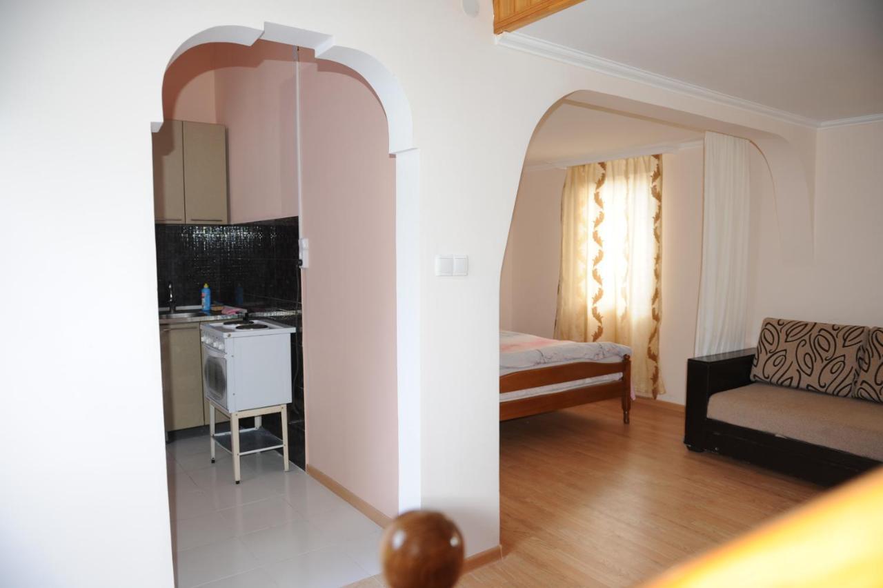 Apartment On Prospekt Mira 71 Сухуми Екстериор снимка